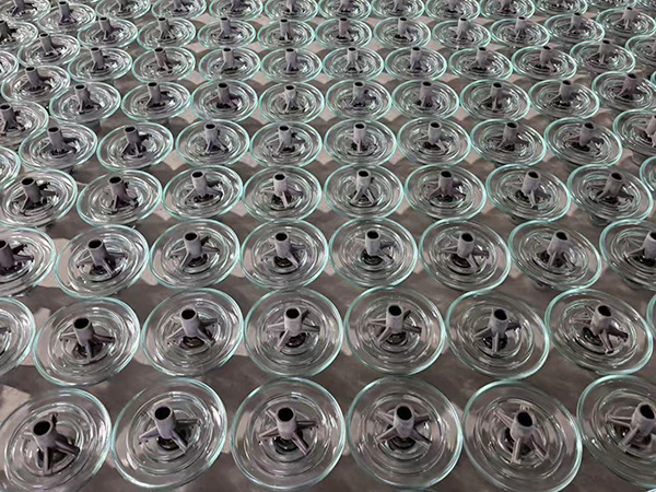 Standard glass insulator U70BS (U70BL)