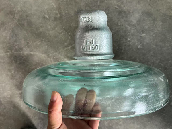 Standard glass insulator U160BS