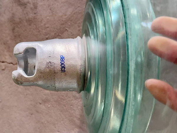 Standard glass insulator U300B