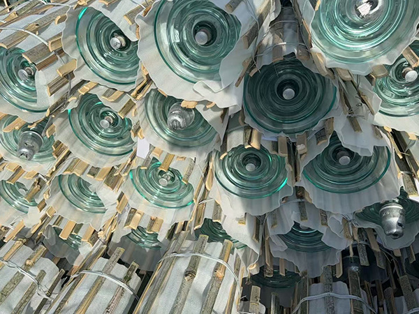 Glass anti fouling insulator U120BP-146