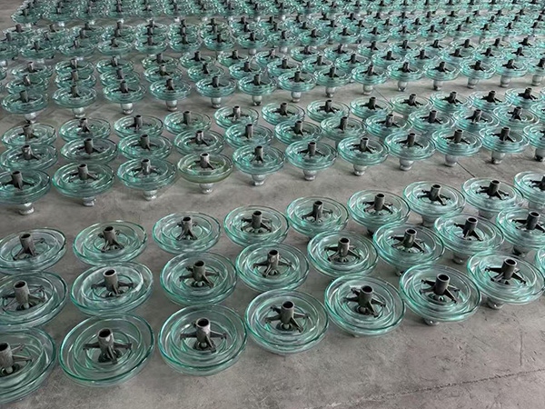 Glass anti fouling insulator U120BP-146