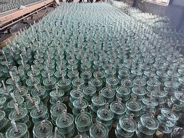 Glass insulator U40 triple type